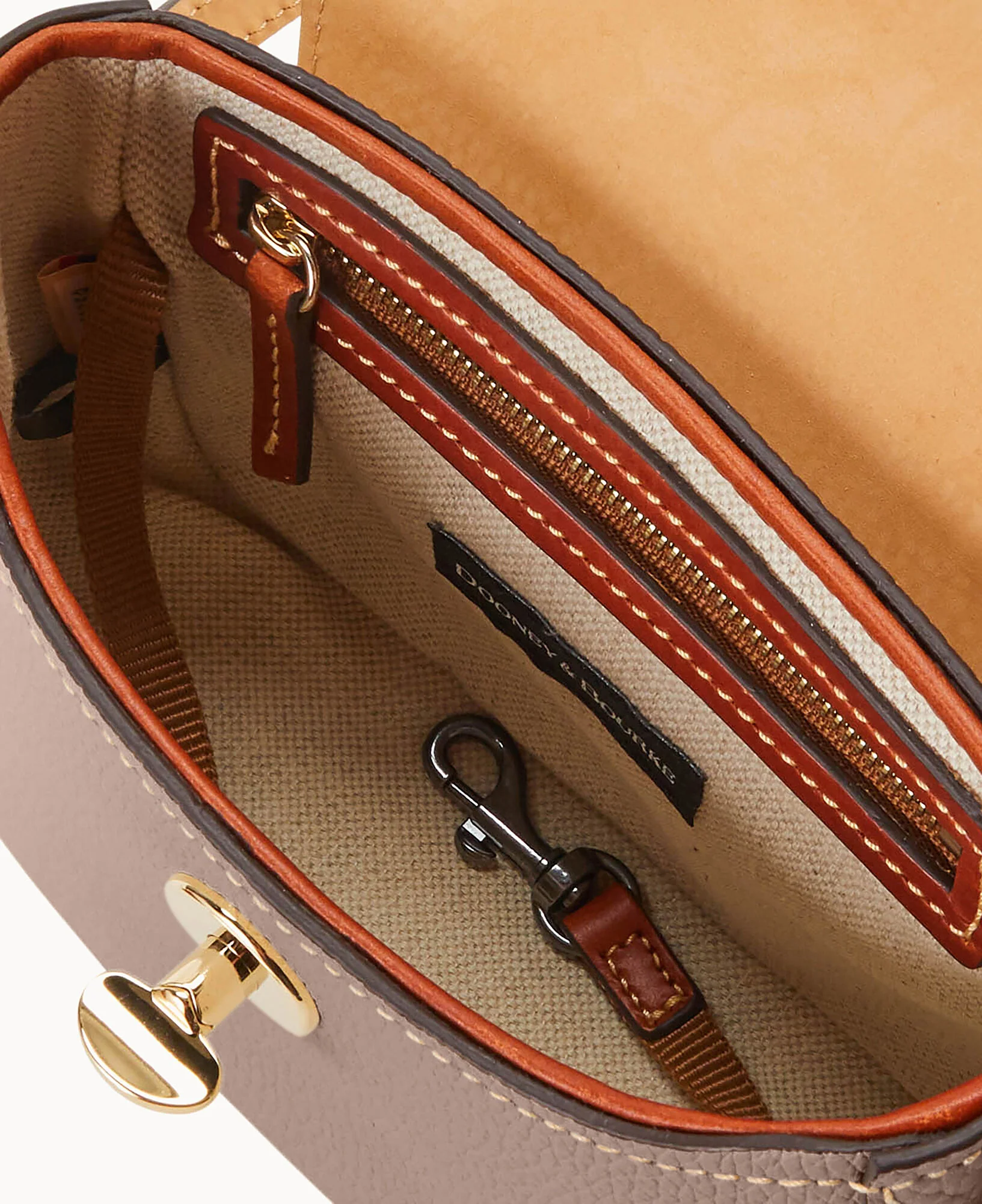 Pebble Turnlock Flap Saddle - Image 32